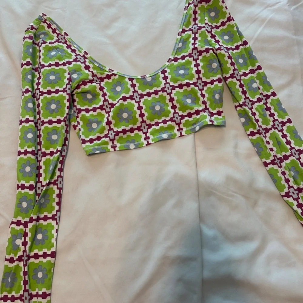 Patterned long sleeve - Picture 2 of 2